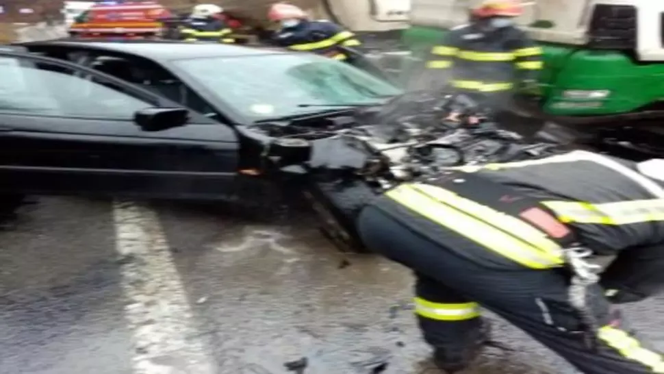 Accident rutier între Zalău şi Cluj, soldat cu un mort și doi răniți. Trafic oprit pe DN1F