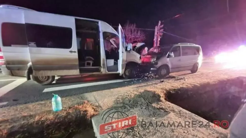 Accident grav în Maramureș - Două microbuze s-au ciocnit - 2 persoane în stare gravă, 9 răniți