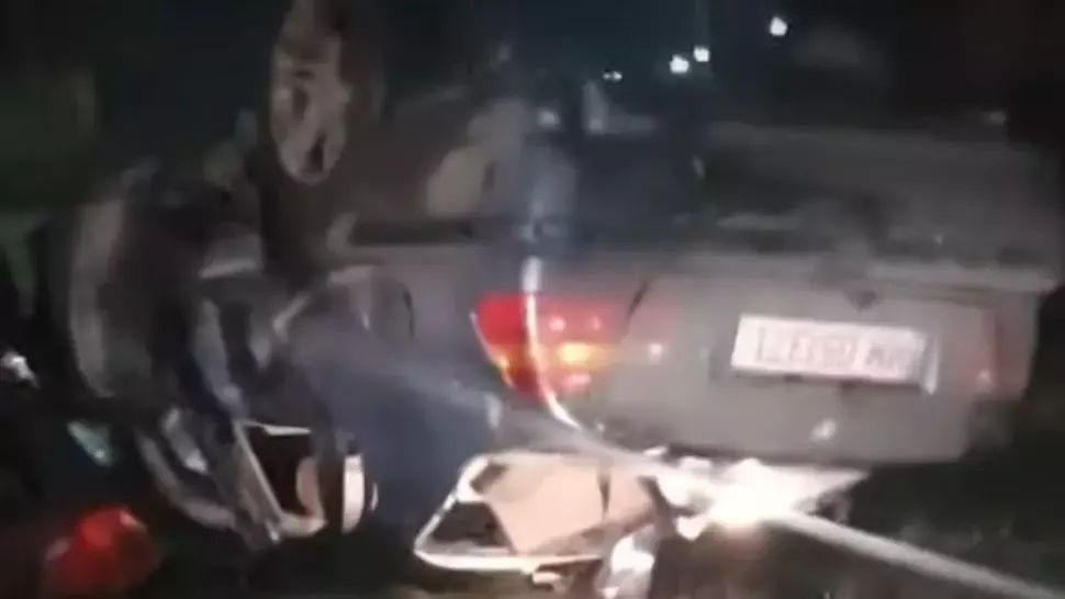 VIDEO La un pas de o tragedie. Un șofer teribilist a provocat un accident ca-n filme