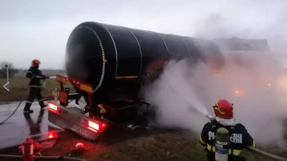 20 de oameni au murit după ce au ars de vii în urma unui accident dintre o cisternă și un autobuz - Tragedie fără margini
