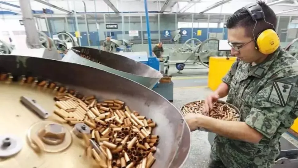 Activități din industria de armament, incluse în categoria locurilor de muncă în condiţii speciale. Klaus Iohannis a promulgat legea