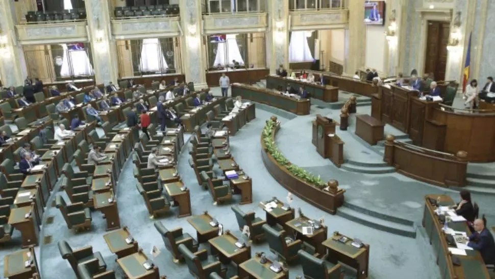 Proiectul pentru combaterea antițigănismului - ADOPTAT. Care sunt PEDEPSELE cu închisoarea pentru acţiuni de ură împotriva romilor