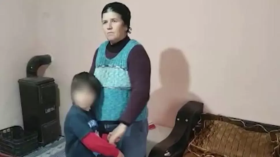 Cei 7 copii din Urechești, jud. Vrancea, care scriau la lumânare au o casă nouă