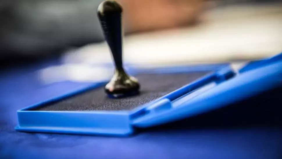 Alegeri „românești”. Pentru că școala e în construcție, secția de votare a fost amenajată în birtul satului