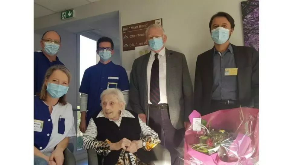 O femeie din Franța a câștigat lupta cu noul coronavirus la 105 ani