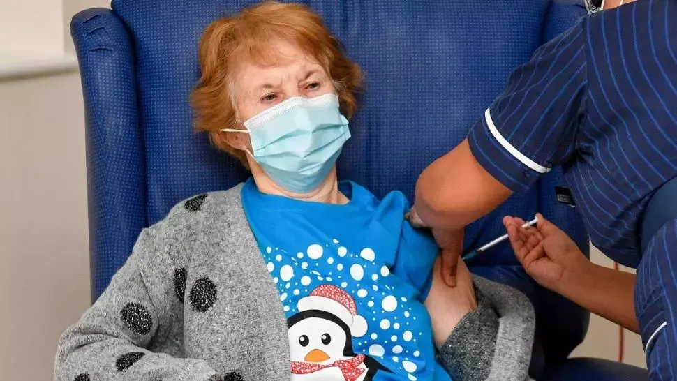 Prima persoană vaccinată anti-Covid-19 din Marea Britanie este o irlandeză de 90 de ani