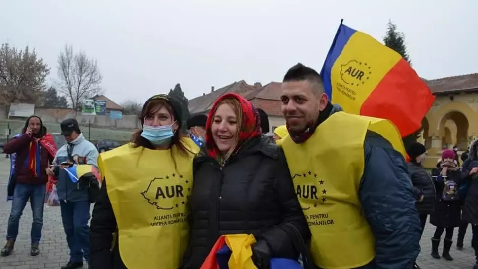 VIDEO Prima zi din an, prima încălcare a restricțiilor. Senatoarea Șoșoacă, fără mască la întâlnirea cu fanii AUR de la Iași