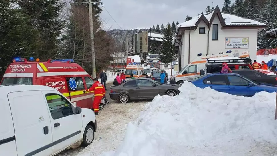 Accident grav, în Azuga: doi copii au căzut în râu, după un accident