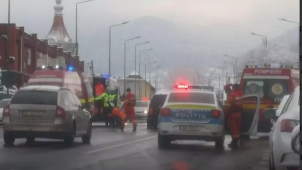 Pieton lovit de un echipaj SMURD pe o trecere de pietoni din Brașov