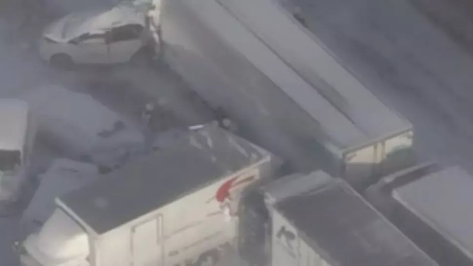 VIDEO/ Accident în lanț cu peste 130 de mașini implicate, în nord-estul Japoniei. Un mort și zece răniți, dintre care doi în stare GRAVĂ