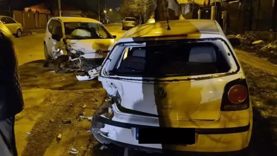 FOTO A făcut praf o mașină și a dispărut