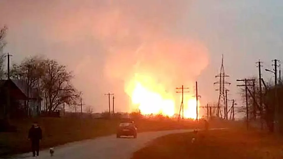 VIDEO - Explozie uriașă la un gazoduct din Ucraina - Martorii au văzut o "minge uriașă de foc"