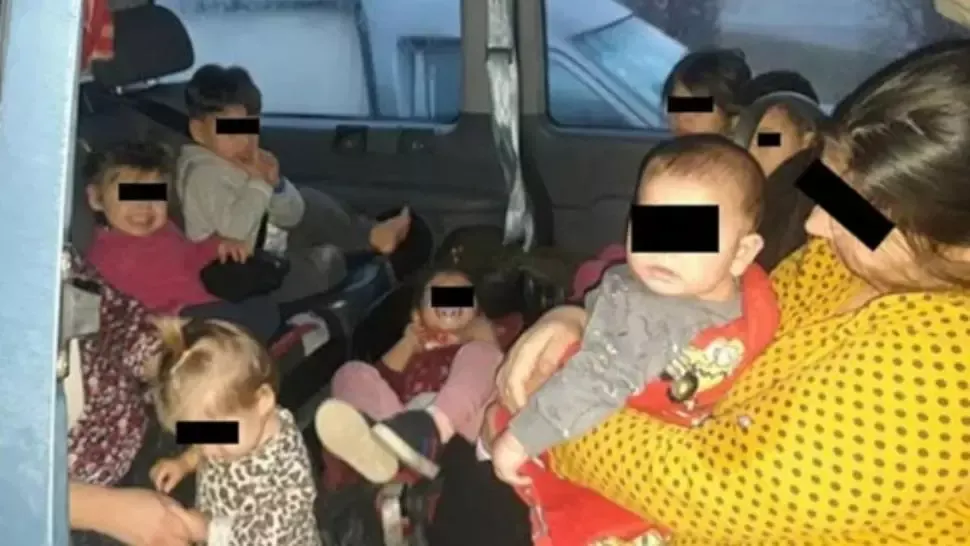 FOTO Descoperire șocantă, cum erau transportați mai mulți copii din Marea Britania în România