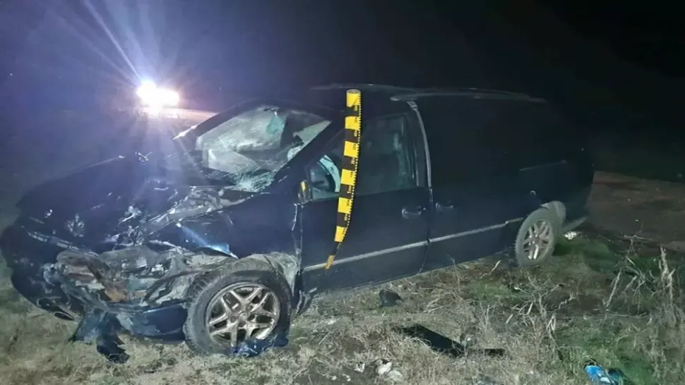 FOTO Impact violent între două mașini lângă Fetești, jud. Ialomița: Un bărbat a fost transportat urgent la spital