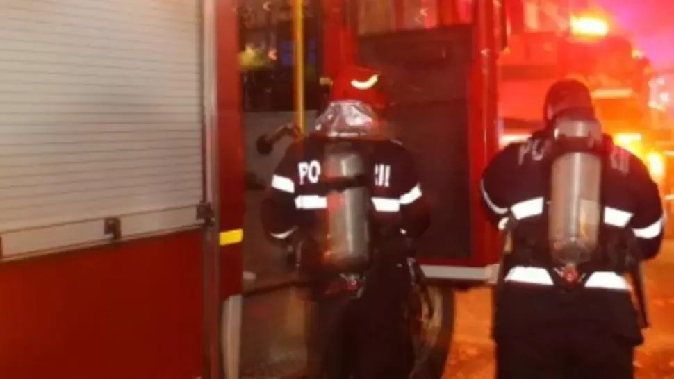 Sfârșit TRAGIC: Bărbat de 38 de ani, din județul Vaslui, mistuit de flăcări după ce casa i-a luat foc