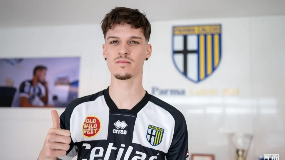Dennis Man, prezentat oficial la Parma! Primele cuvinte ale românului: ,,Sunt fericit aici! Adi Mutu mă inspiră”