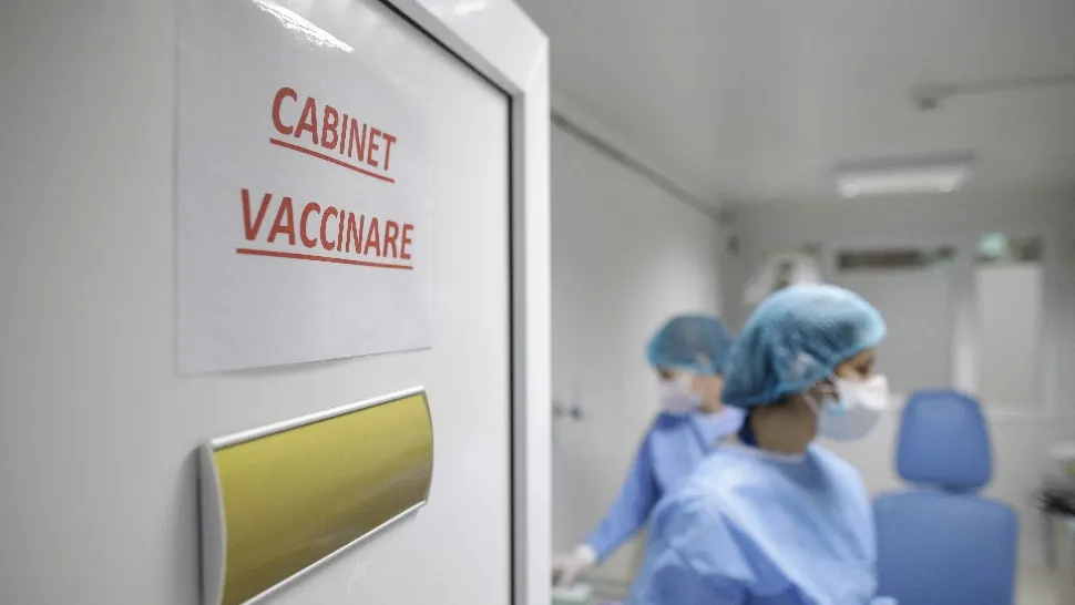 Valeriu Gheorghiță: Personalul didactic, "eligibil" pe toată durata desfășurării campaniei de vaccinare. Ce să faci dacă PIERZI adeverința de imunizare