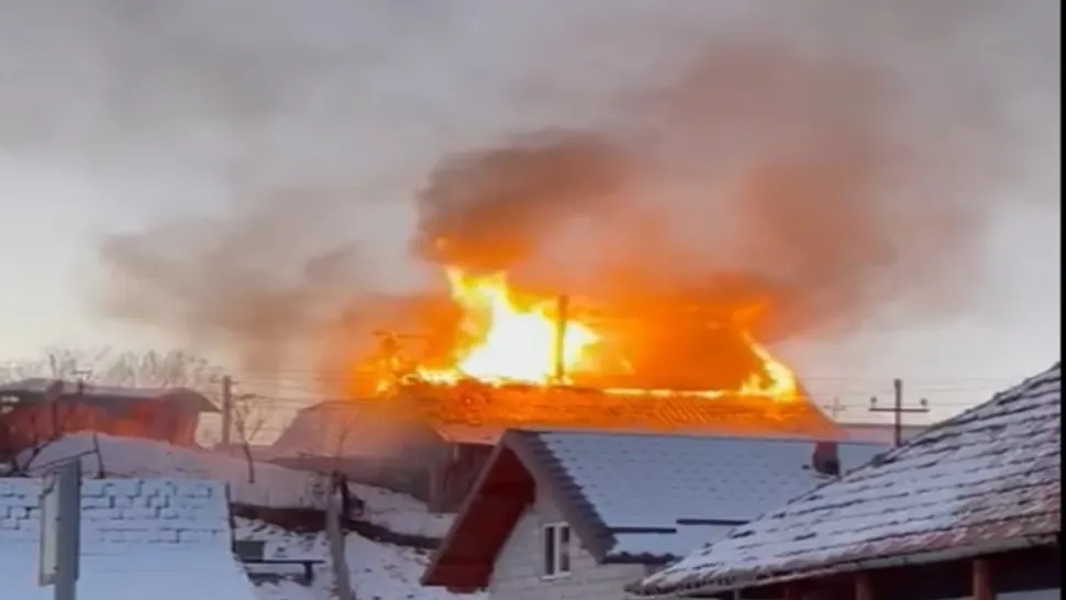 FOTO Incendiu violent în municipiul Câmpulung Moldovenesc 