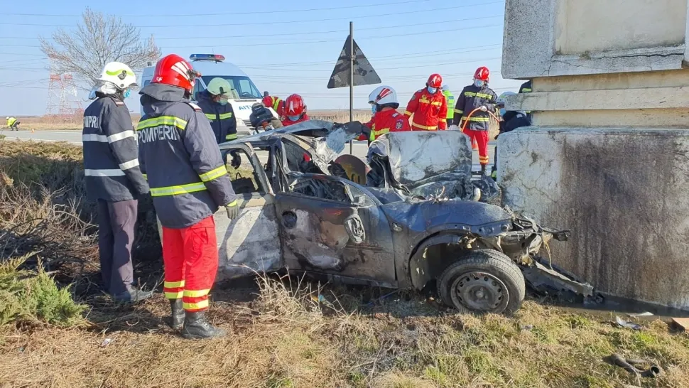 VIDEO + FOTO Accident înfiorător la Slatina, un șofer a murit carbonizat