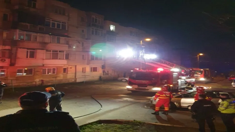  FOTO VIDEO Incendiu puternic în Tulcea. 11 persoane s-au autoevacuat 