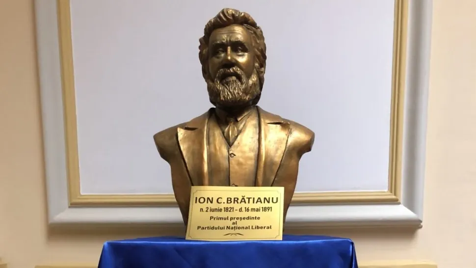 Primarul PSD de Botoșani a mutat bustul lui Ion C. Brătianu din primărie. Scria PNL pe placă