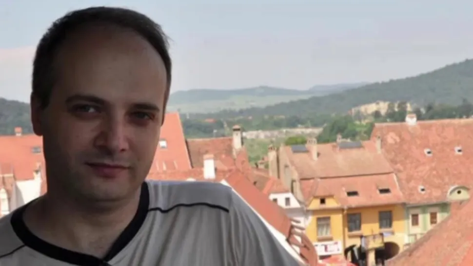 Medicul-erou Cătălin Denciu, felicitat de directorul OMS după ce și-a riscat viața în incendiul devastator de la Piatra Neamț