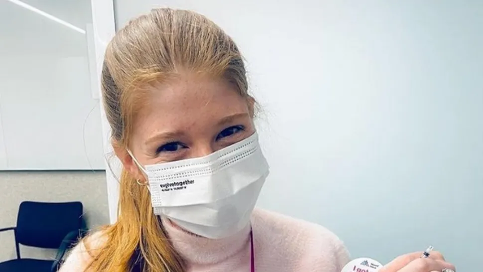 Fiica lui Bill Gates s-a vaccinat anticovid: „Din păcate nu mi-a implantat geniul tatălui meu în creier”