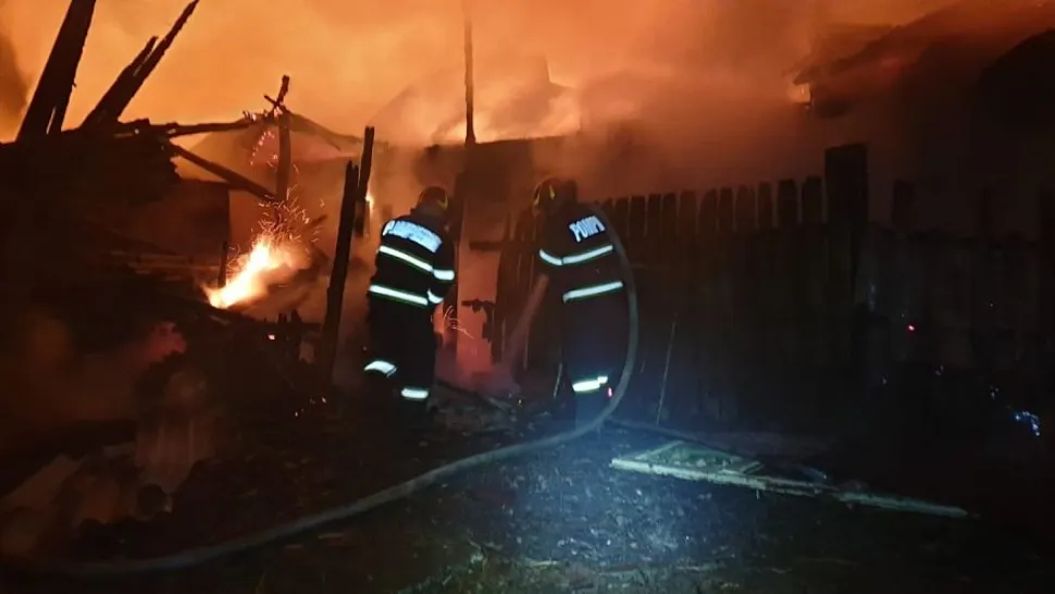 O femeie din Botoșani a decedat din cauza incendiului provocat de jarul căzut din sobă