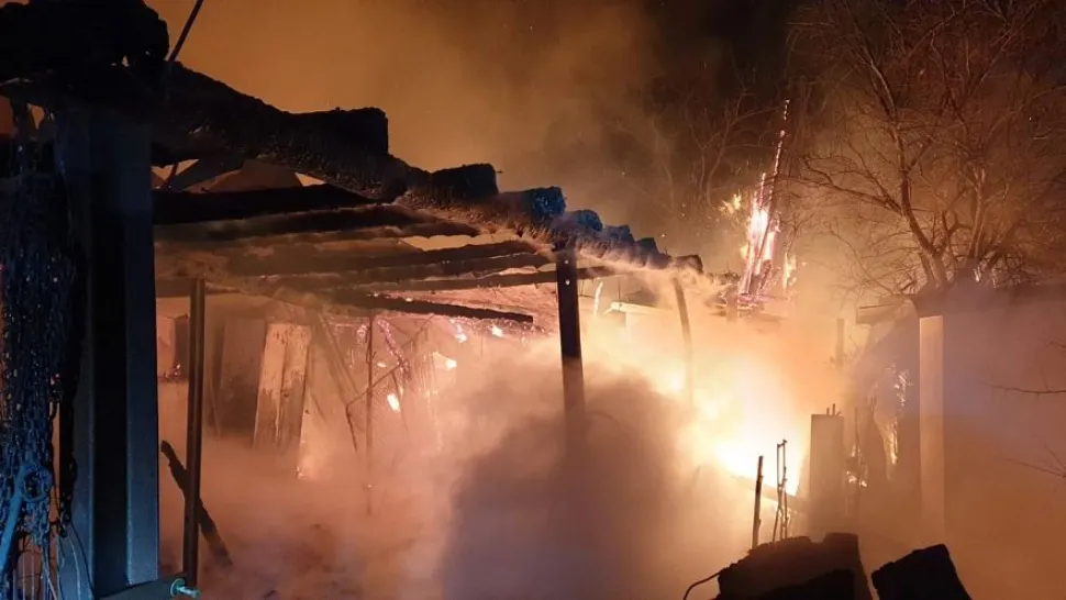 FOTO Incendiu devastator în județul Vrancea. Trei gospodării s-au făcut scrum