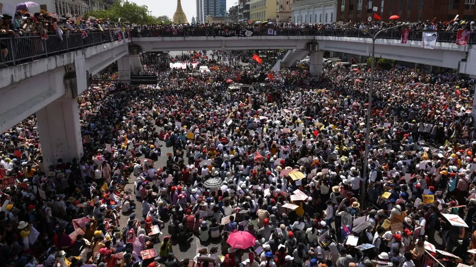 Situația escaladează în Myanmar. O tânără a murit după ce a fost împușcată în cap în timpul ultimelor proteste