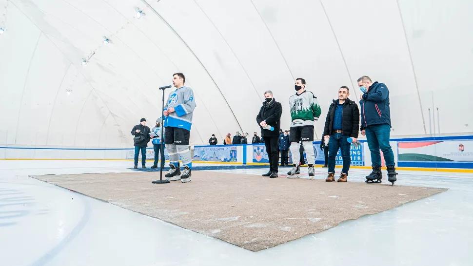 VIDEO | Patinoar de un milion de euro finanțat de guvernul maghiar în județul Mureș
