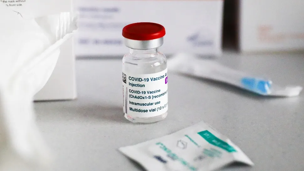 Astăzi începe imunizarea cu vaccinul AstraZeneca în România
