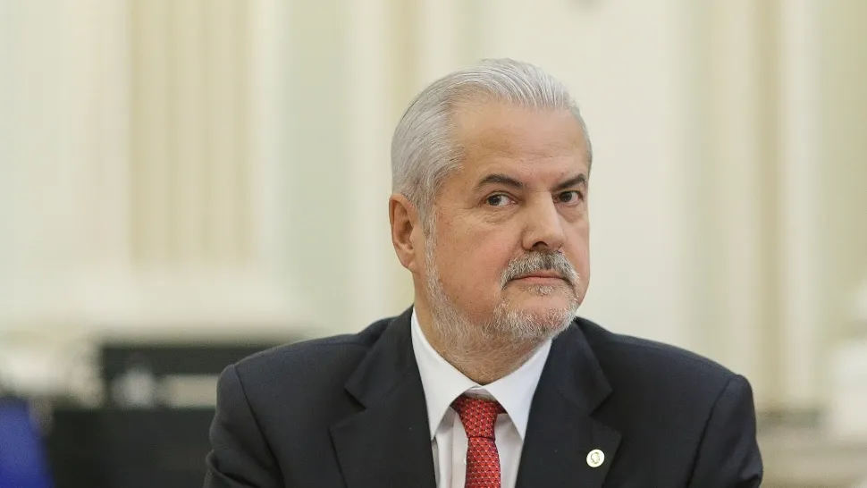 Adrian Năstase își cere pensia specială înapoi. Zeci de procese similare sunt pe rol