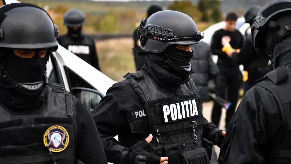 Descinderi de amploare la un grup infracțional organizat: înșelătorie de 3 MILIOANE de dolari. Patron de CLUBURI din Capitală, vizat de anchetă