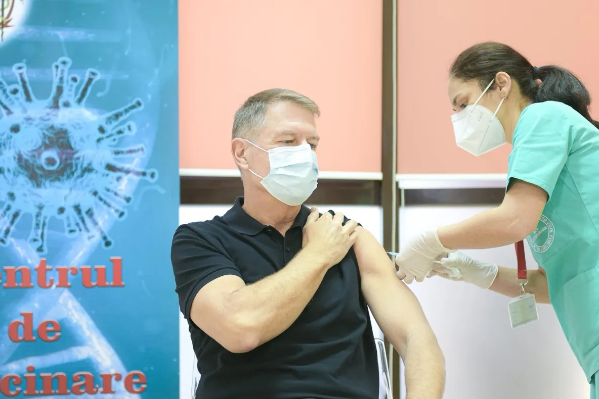Iohannis vine cu precizări: „Vaccinarea nu va deveni obligatorie”