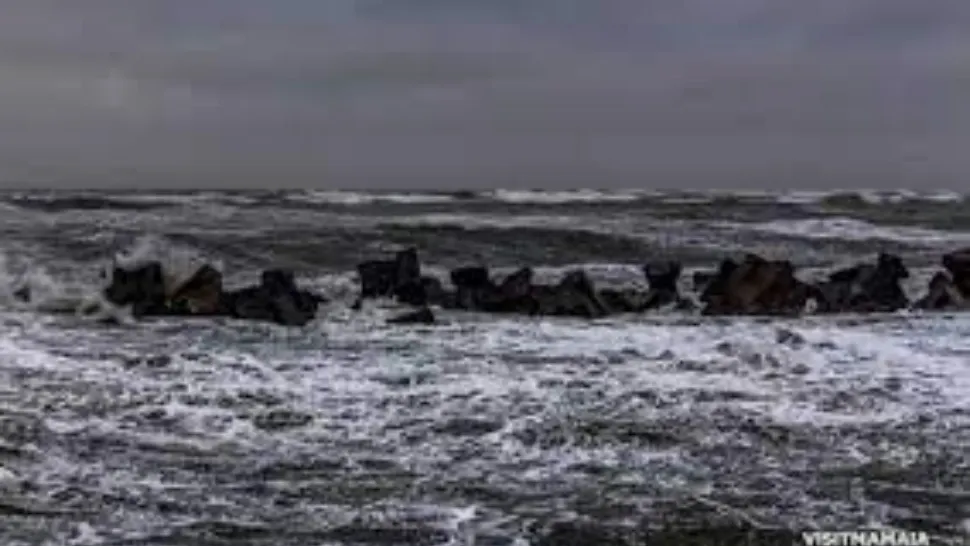 VIDEO Navă rusească scufundată în Marea Neagră. 10 oameni au fost salvați, 2 au murit. Un marinar este căutat