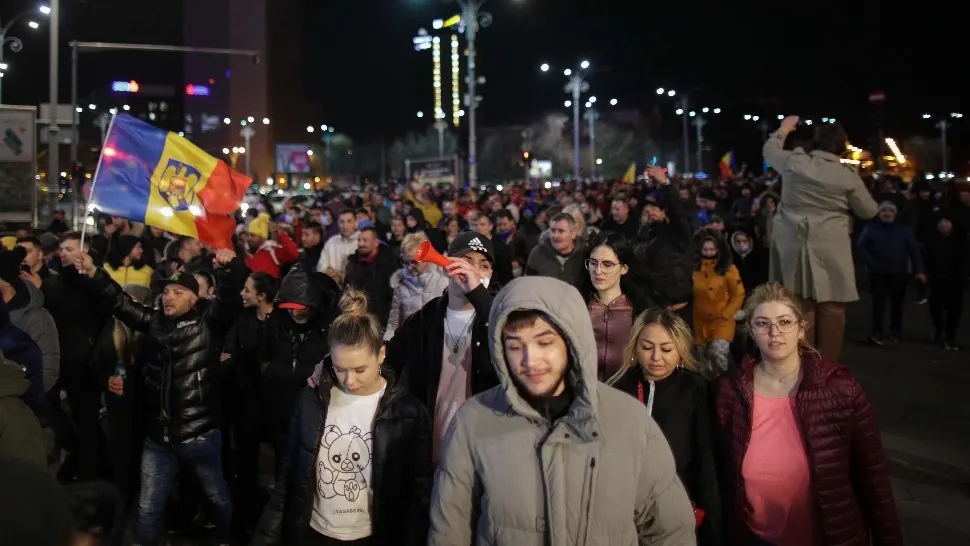 Proteste în mai multe orașe din țară - Manifestanții au scandat împotriva noilor restricții anti-coronavirus. Diana Șoșoacă nu putea să lipsească