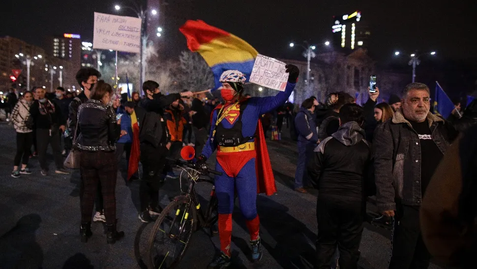 Reținut de poliție după ce a postat pe Facebook mesaje instigatoare la violență