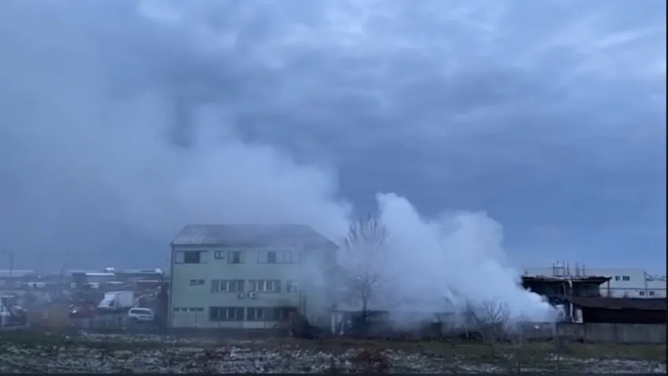 Incendiu în apropierea Capitalei, la un depozit de materiale reciclabile 