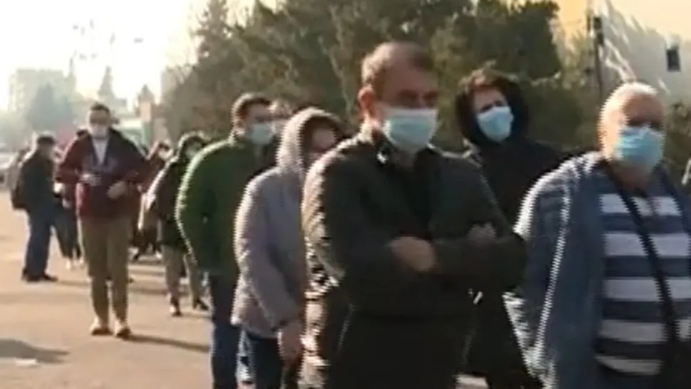 Cozi uriașe la Romexpo, din cauza lipsei dozelor de vaccin anti-COVID