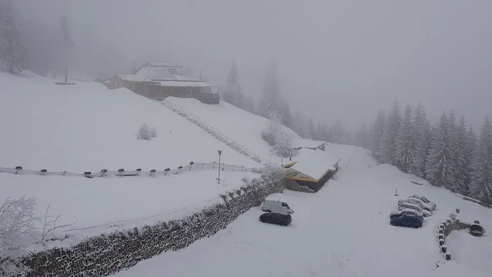 Drumul din Sinaia spre Cota 1400 - ÎNCHIS din cauza ninsorilor masive