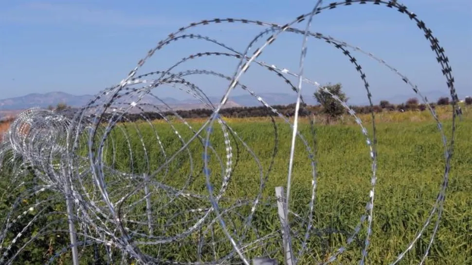 Soluția Ciprului pentru a stopa trecerea migranților în UE: un gard de sârmă ghimpată de cel puțin 11 km - FOTO