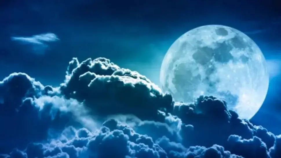 Luna albastra, fenomenul astronomic rar care are loc chiar în această seară