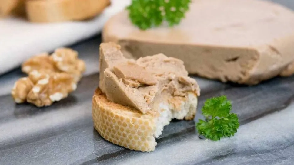 Din ce e făcut, de fapt, PATEUL VEGETAL. O adevărată "bombă alimentară" pentru organism 