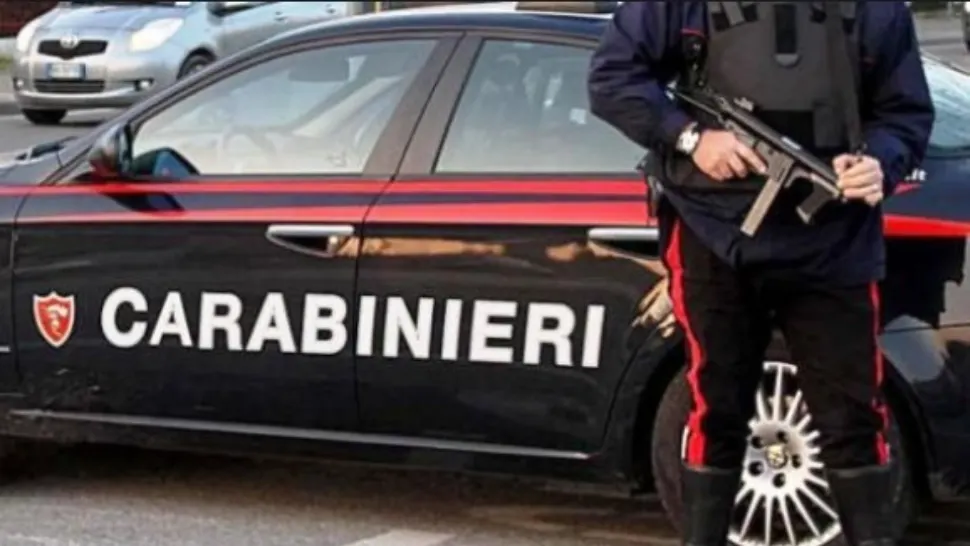 Urmărire ca-n filme, în Italia. Român urmărit de polițiști după ce a furat parfumuri în valoare de 11.000 de euro