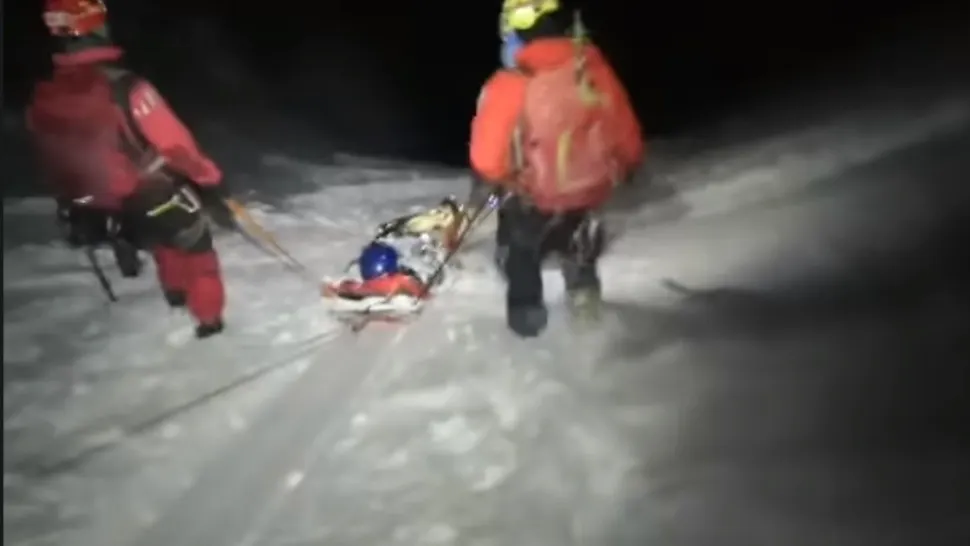 VIDEO Schior salvat de la moarte, într-una dintre cele mai periculoase zone din Bucegi