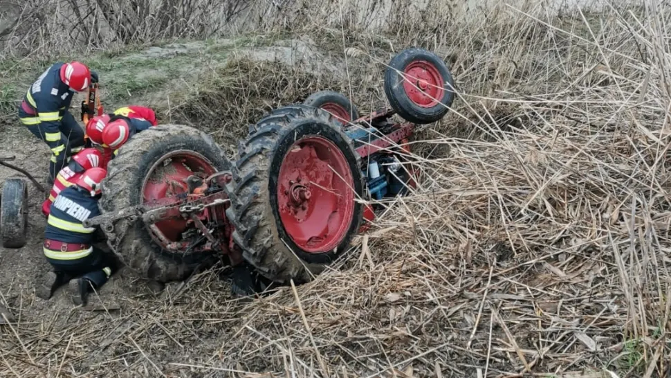 Accident grav în Alba. Un bărbat a decedat după ce a căzut sub un tractor