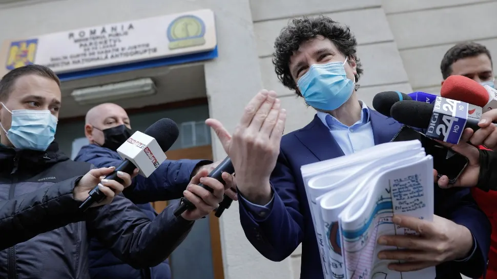 USR-PLUS aruncă în aer bugetul Capitalei! Oamenii lui Voiculescu vor să controleze spitalele