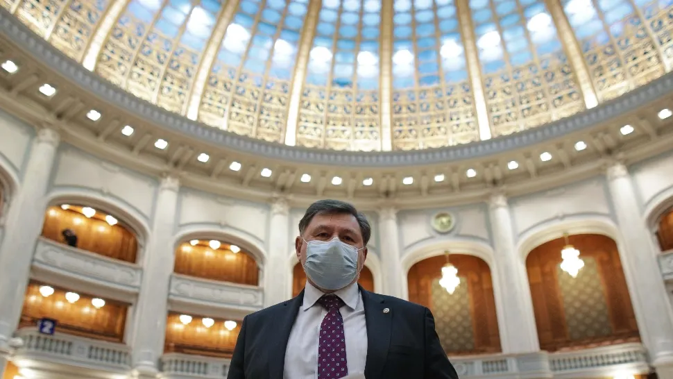 În ce SCENARIU am putea scăpa de masca de protecție. Opinia medicului Alexandru Rafila