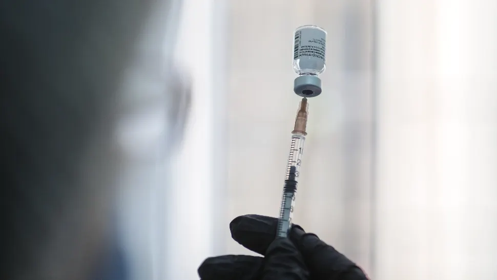 Anchetă la Chișinău, în urma scandalului vaccinărilor preferențiale. Prețul URIAȘ cu care s-ar vinde dozele de vaccin